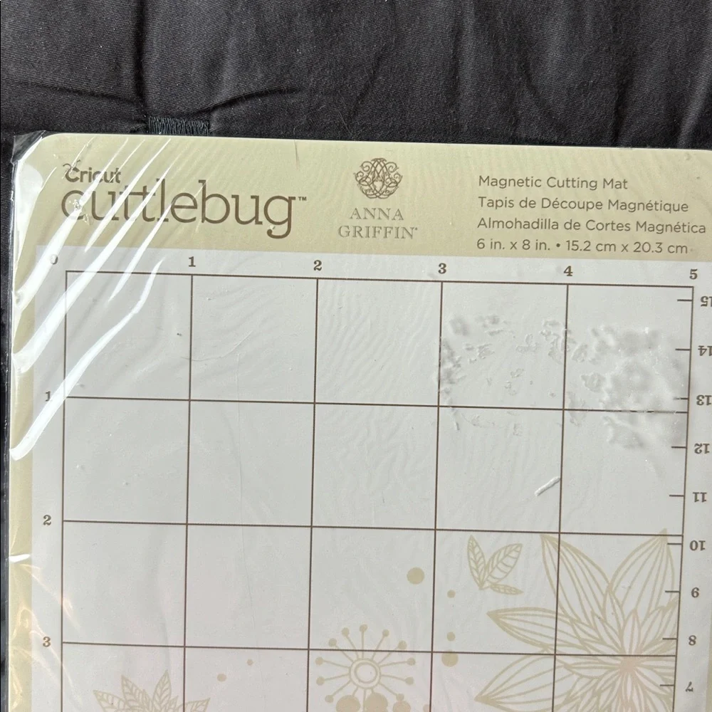 Bundle of Cricut Cuttlebug Anna Griffin Magnetic Cutting Mat & Window Frame Dies